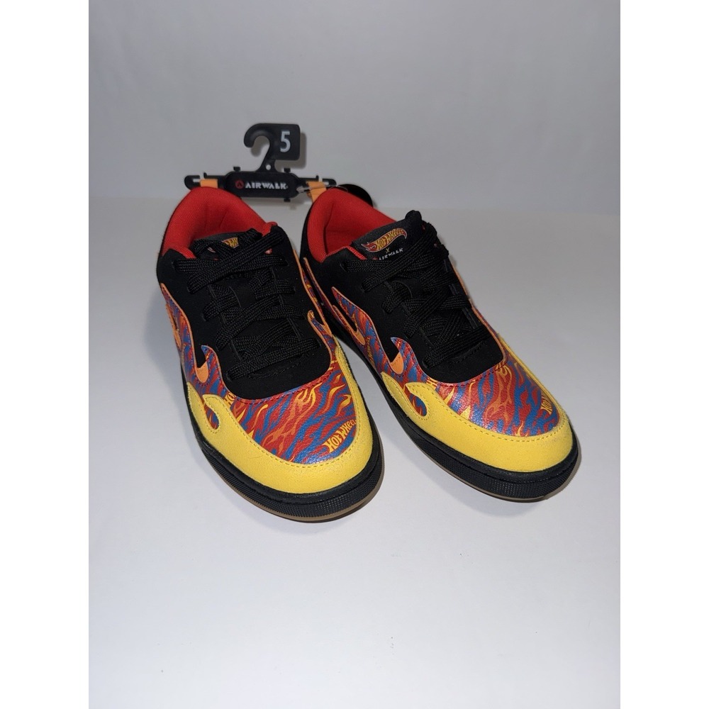 Airwalk x Hot Wheels Boys Sneakers 5 Flame Print Skater Shoes Cars Race Fire NWT